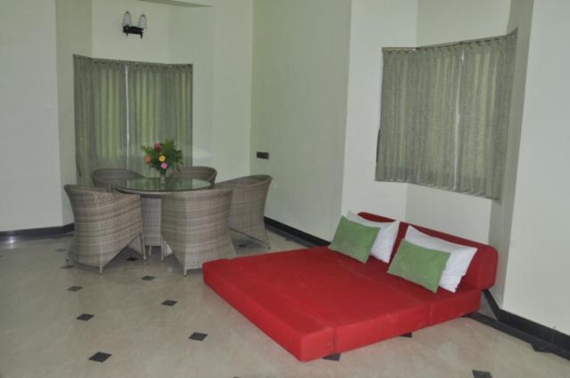 Golden Nest Hotel เยอร์โคด ภายนอก รูปภาพ