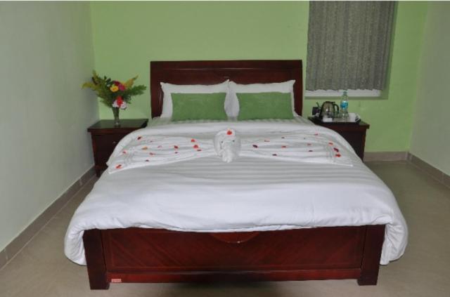Golden Nest Hotel เยอร์โคด ภายนอก รูปภาพ